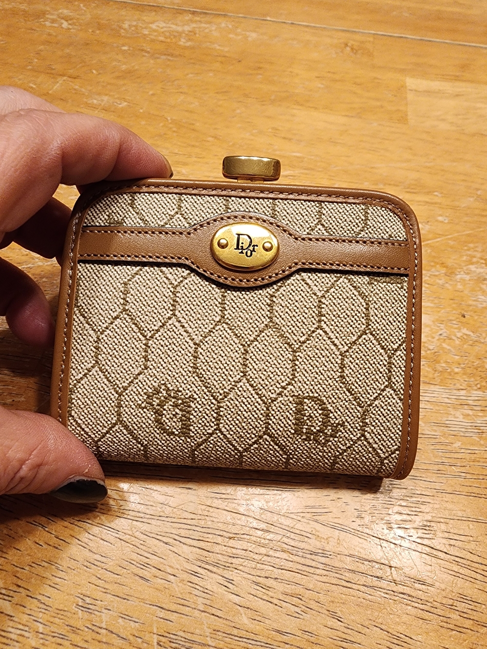 vintage Christian Dior Honeycomb Kiss-Lock Coin Purse